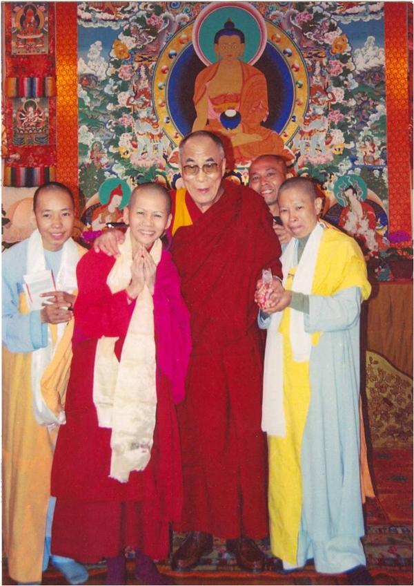 Dalai Lama va tay tang (3)