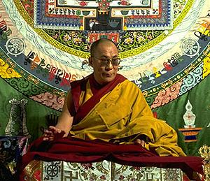 Dalai Lama va tay tang (1)