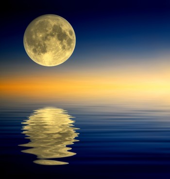 full-moon-reflection